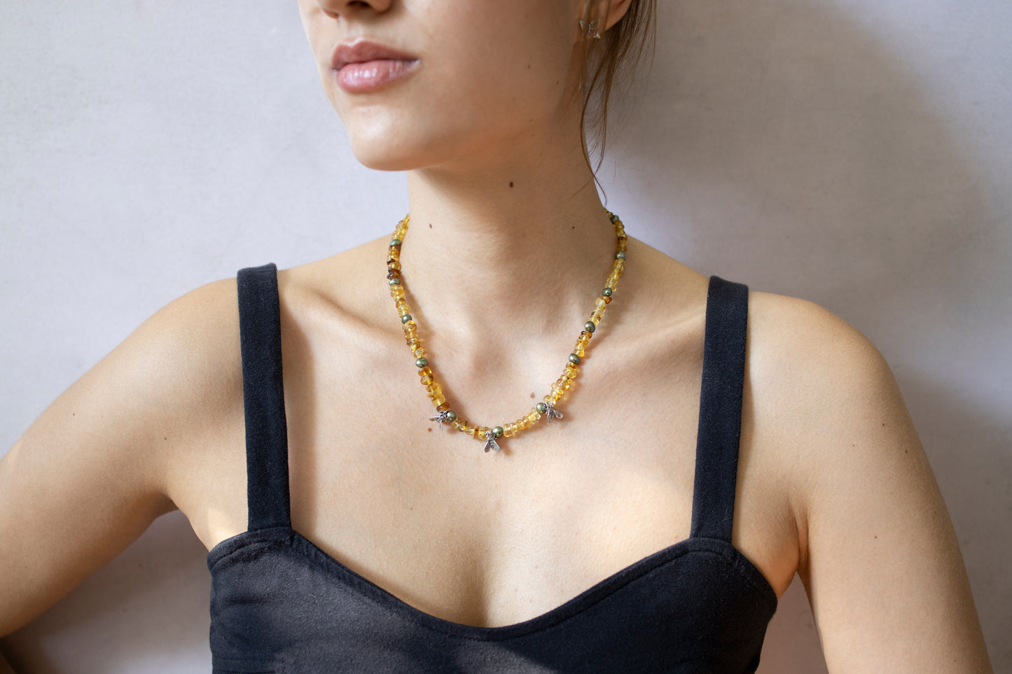 Collar tres alegres abejitas