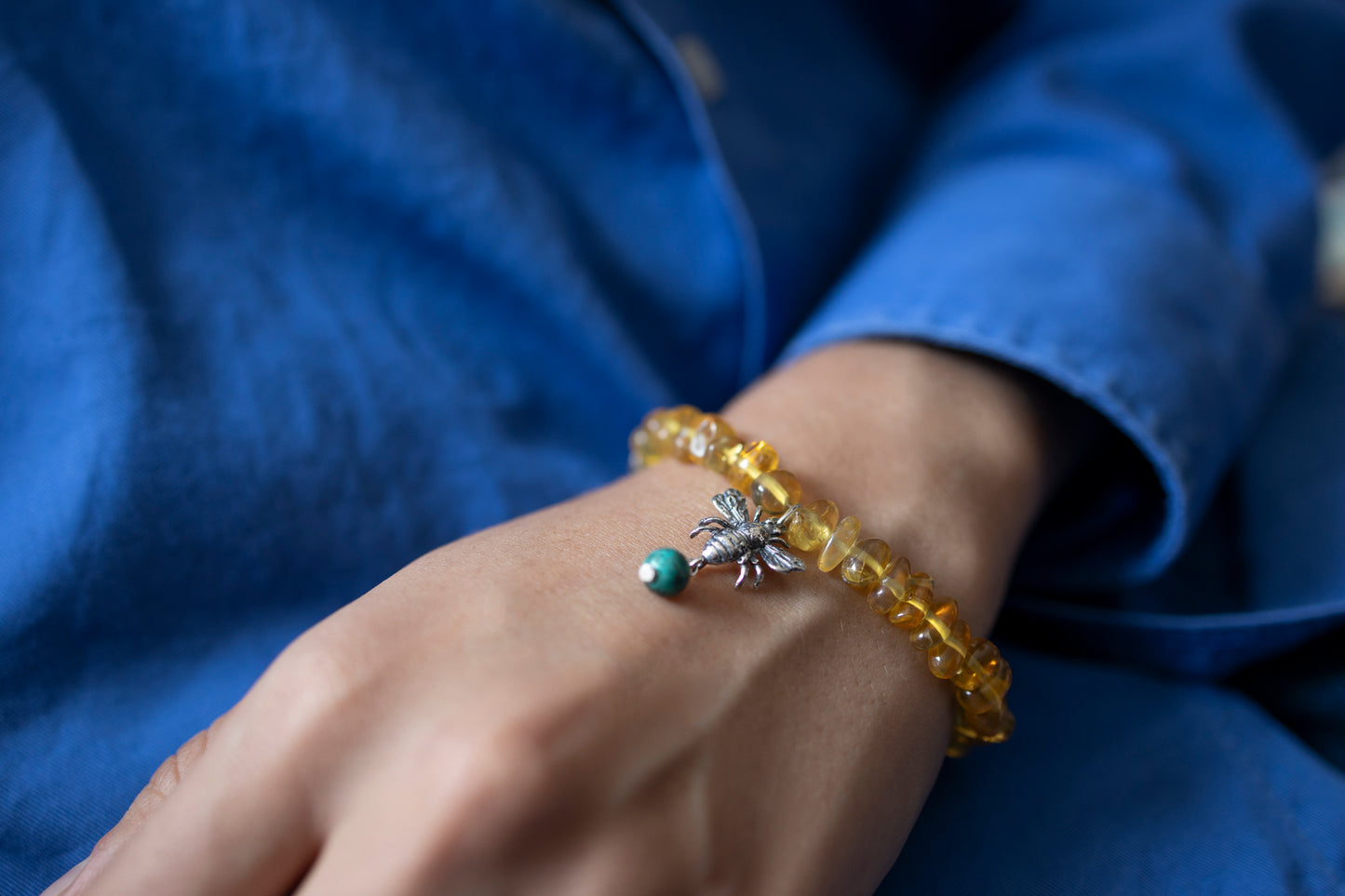 Pulsera Abejita Ámbar