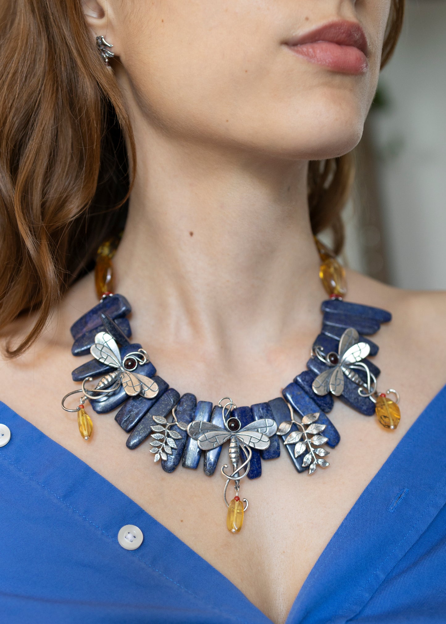 Collar libélulas vibrantes