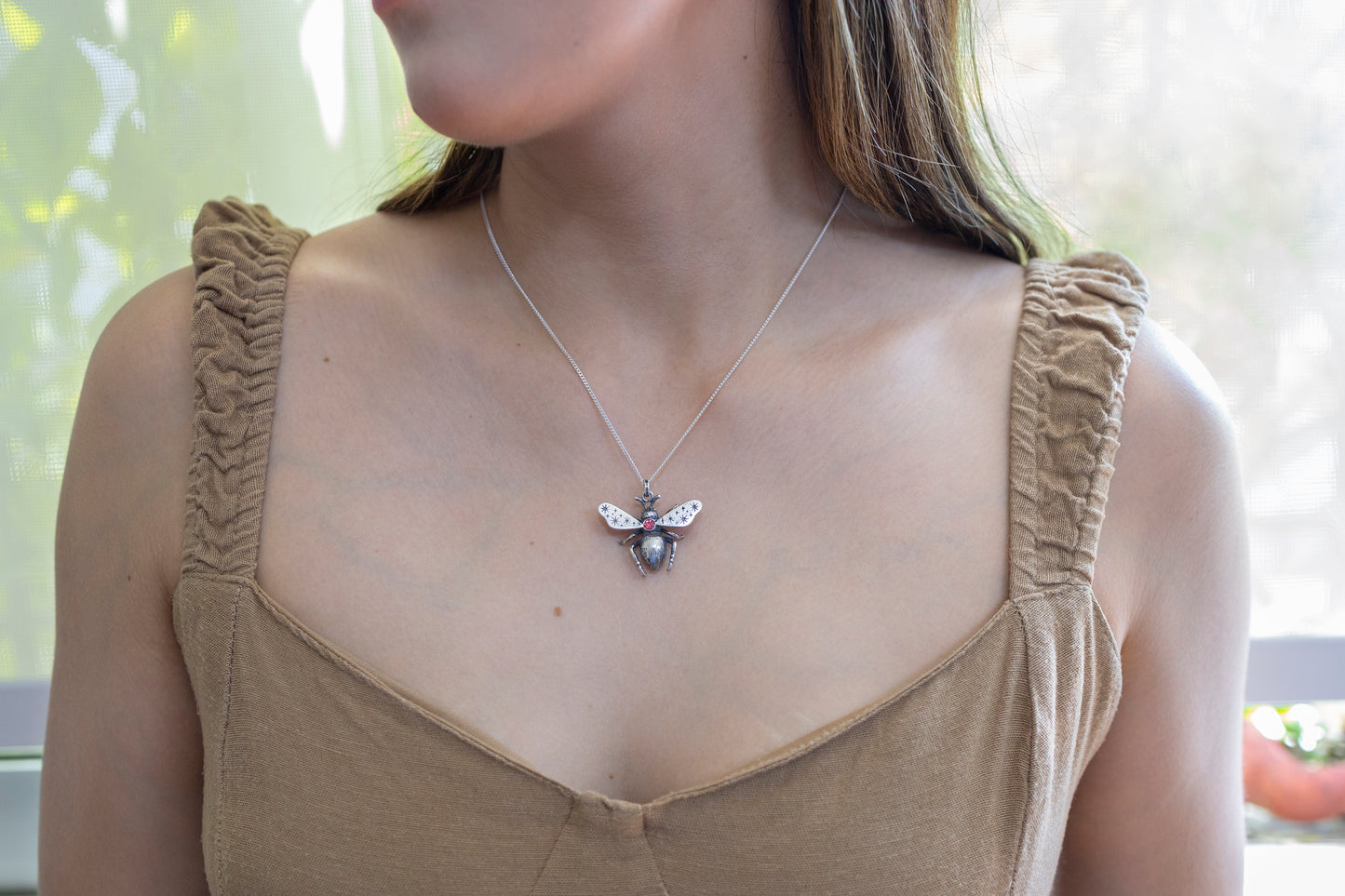 Dije Abeja Trabajadora