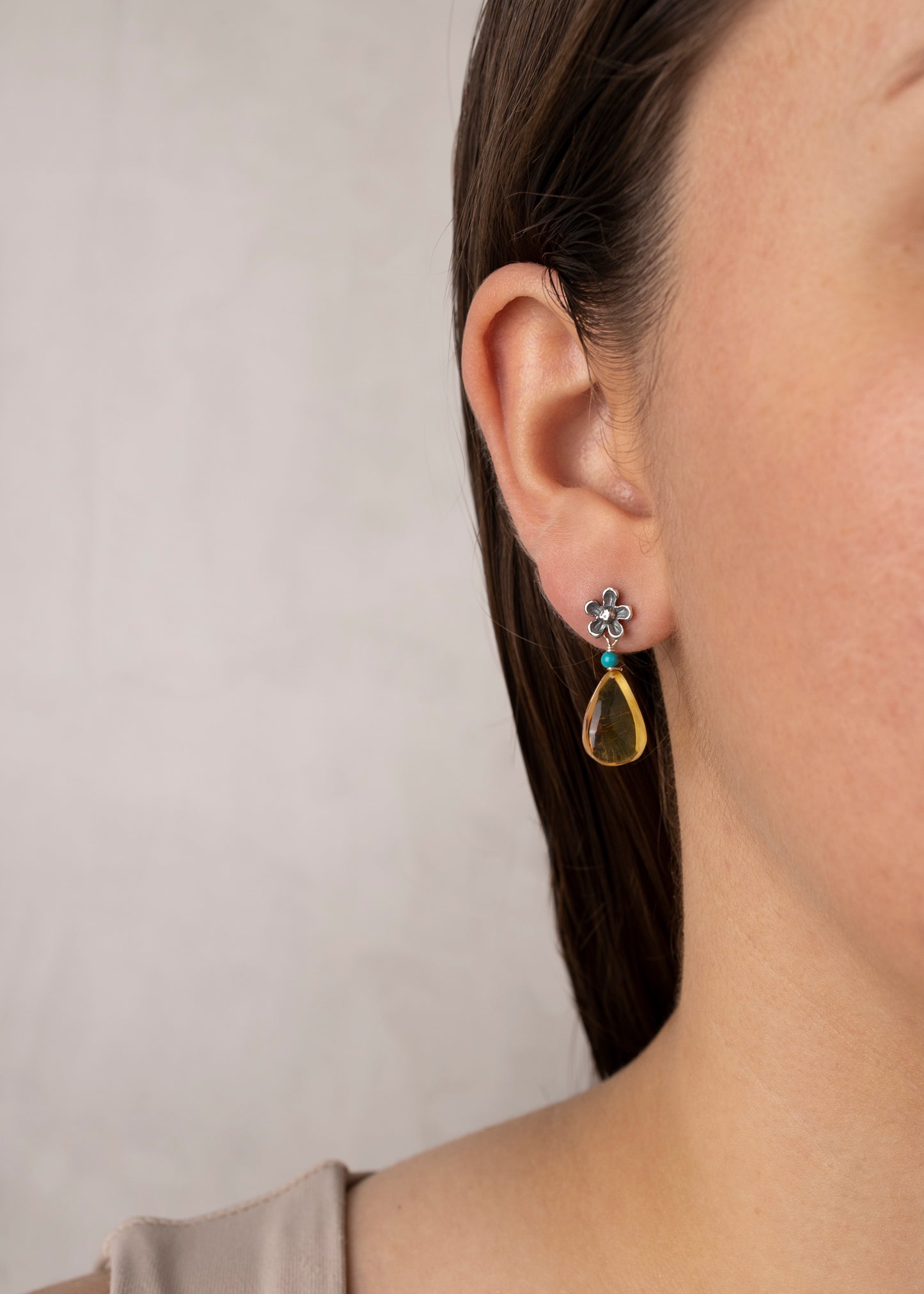 Aretes Florecita con Ámbar