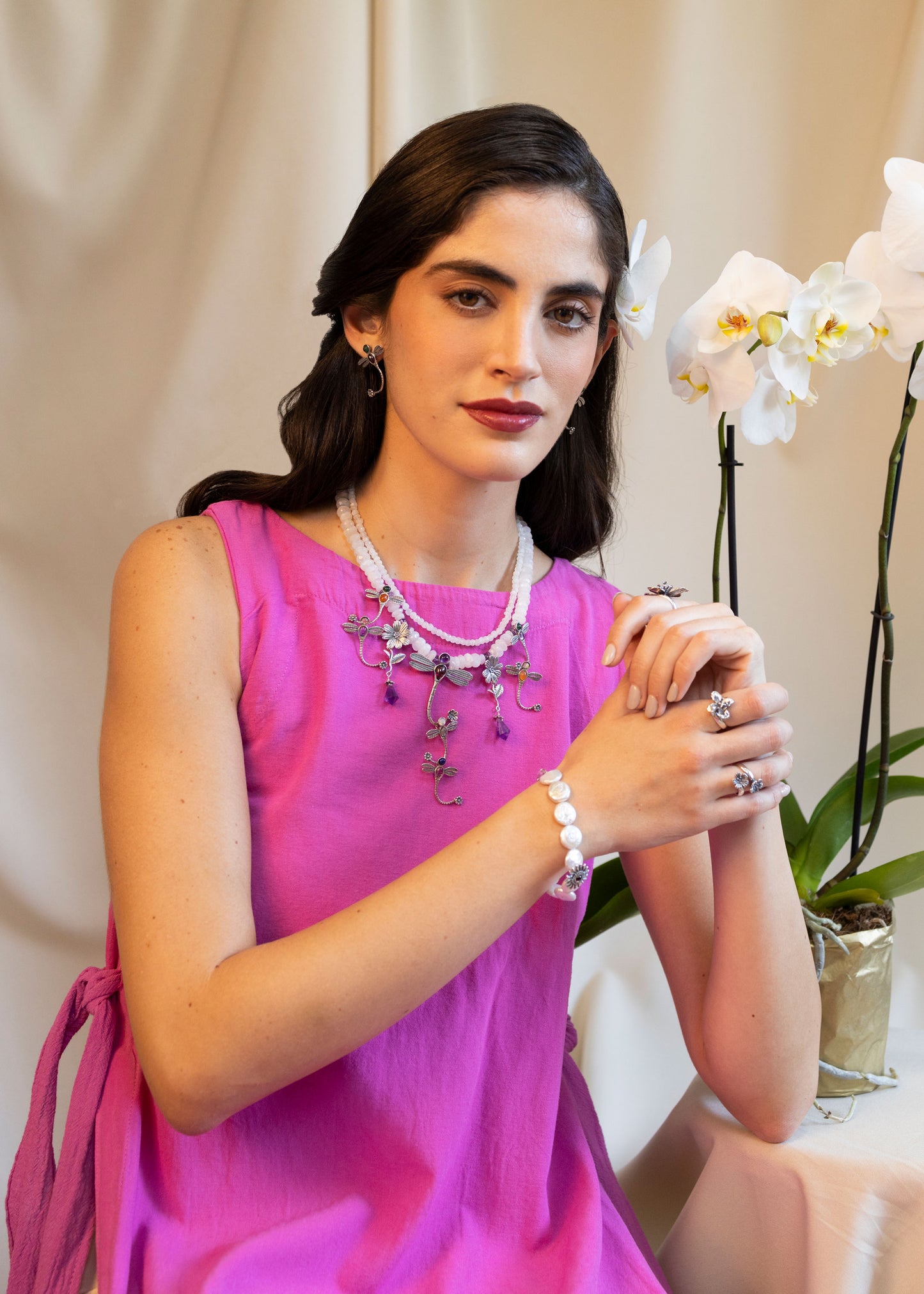 Collar libélulas con flores