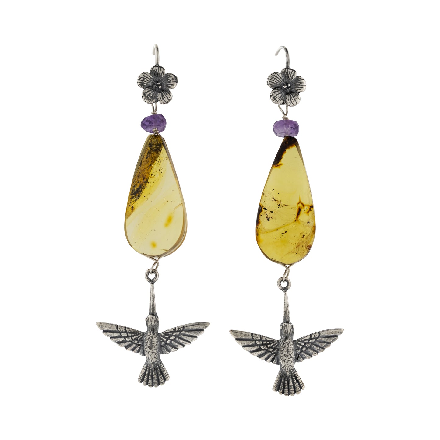 Aretes colibríes tras la miel