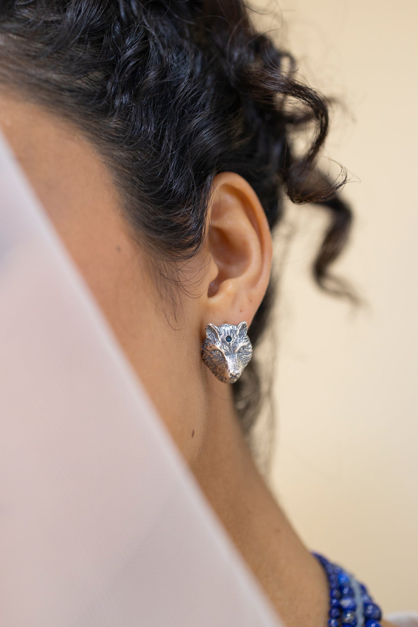 Aretes Lobo Protector