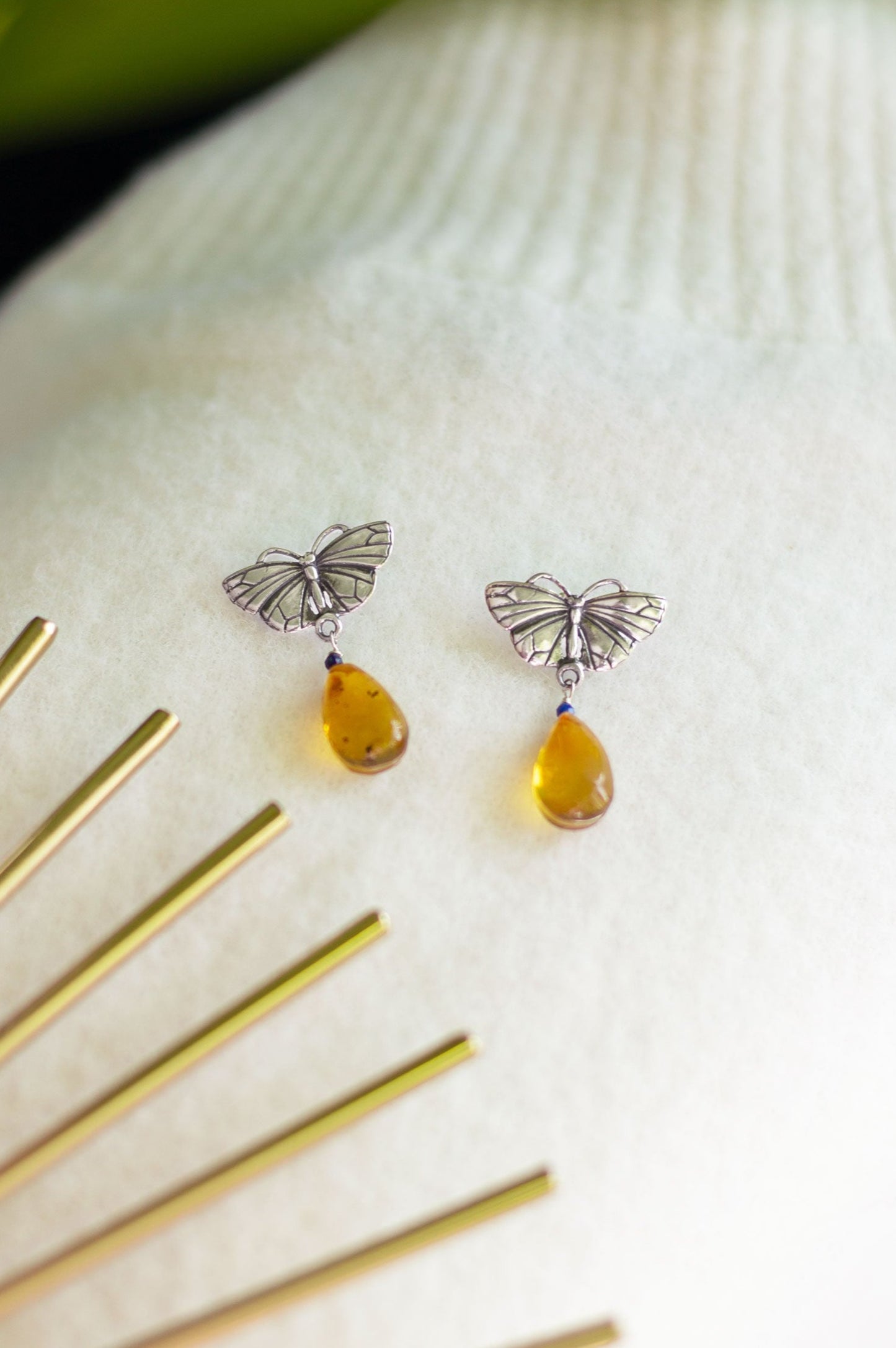 Aretes Mariposa Ámbar