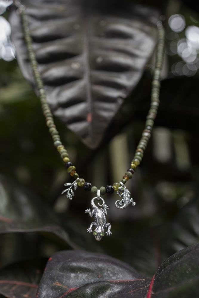 Collar Verde Lagartijas en la selva