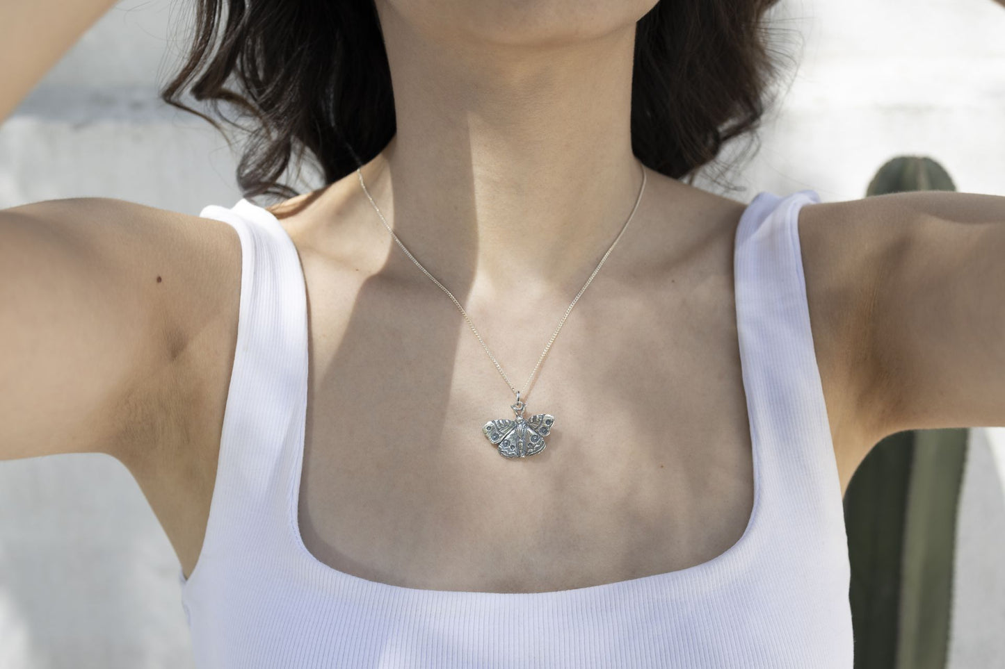 Dije Guardiana de la luz nocturna