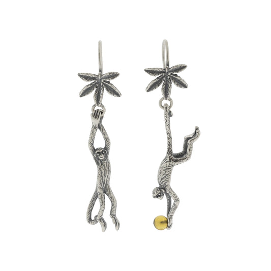 Aretes Jugando entre las ramas