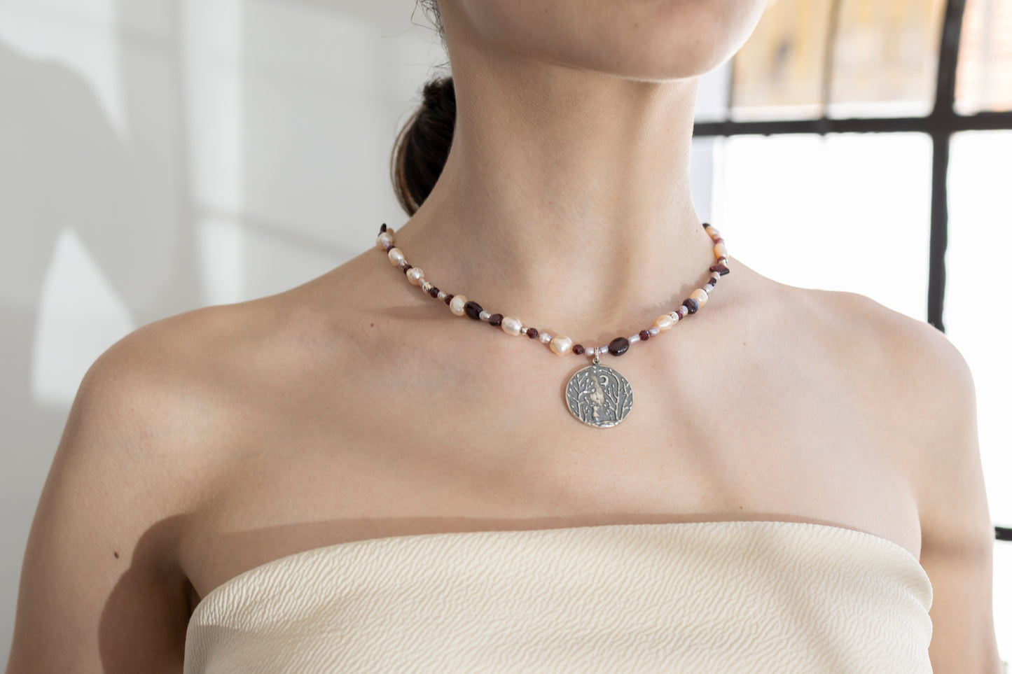 Collar conejito espejo de luna