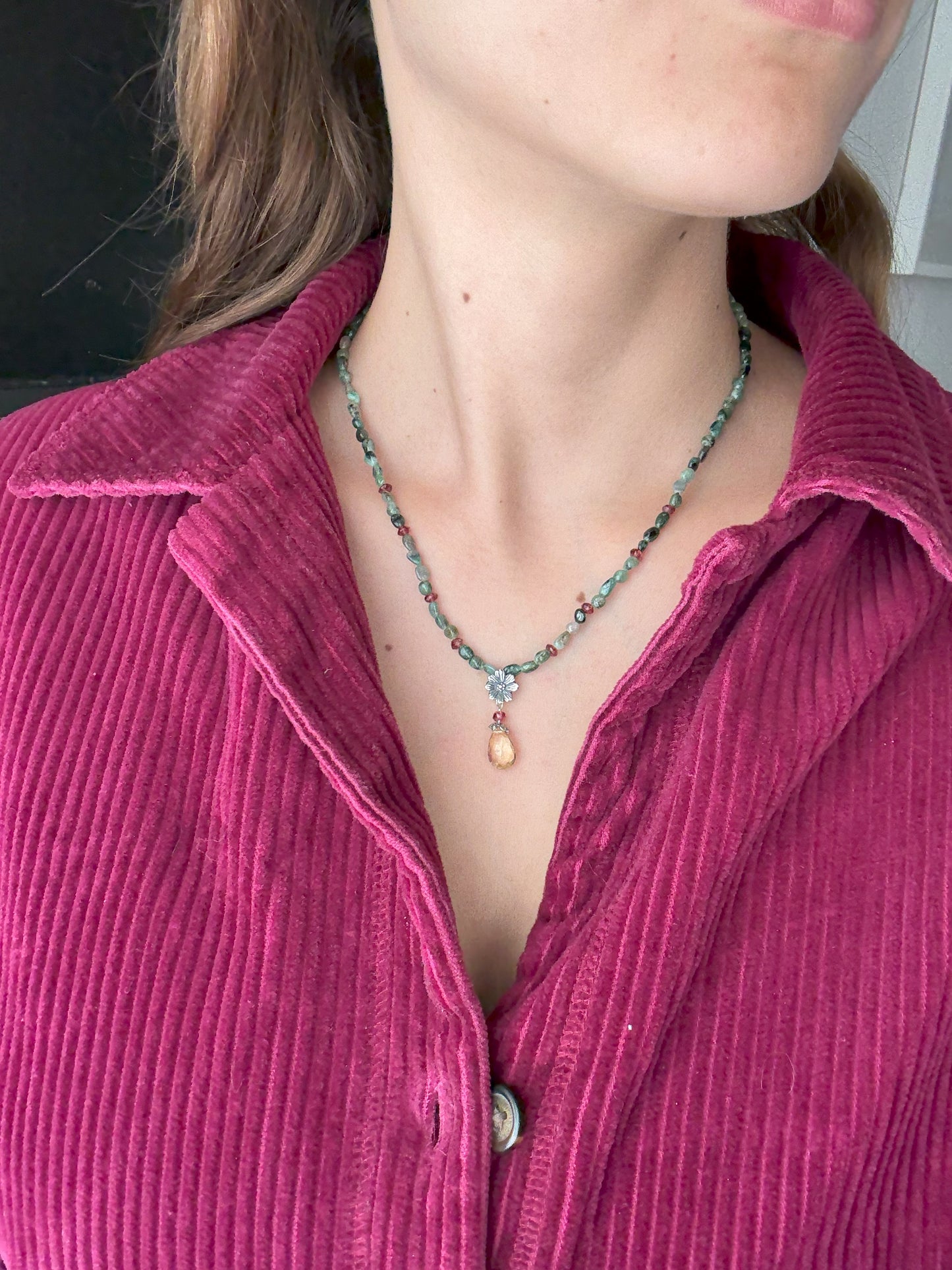 Collar flor esmeralda