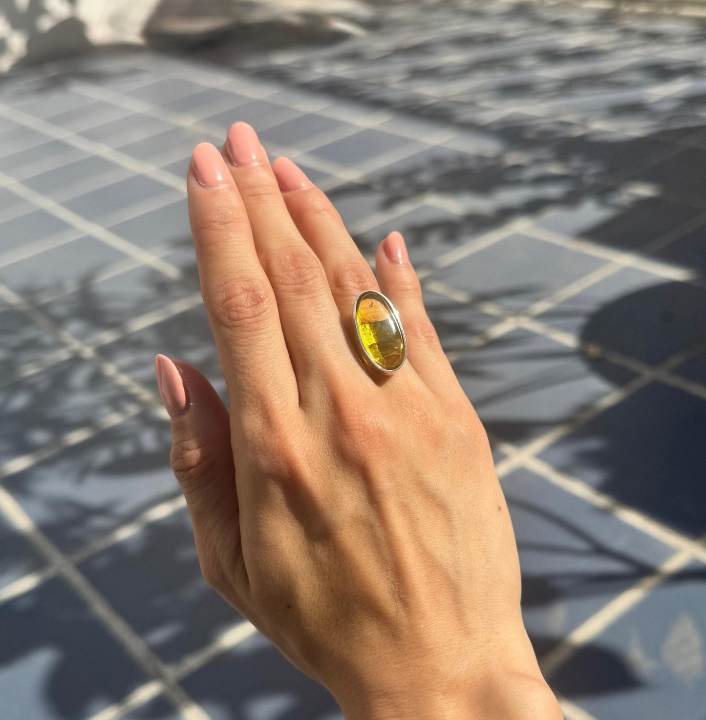 Anillo de ámbar protector