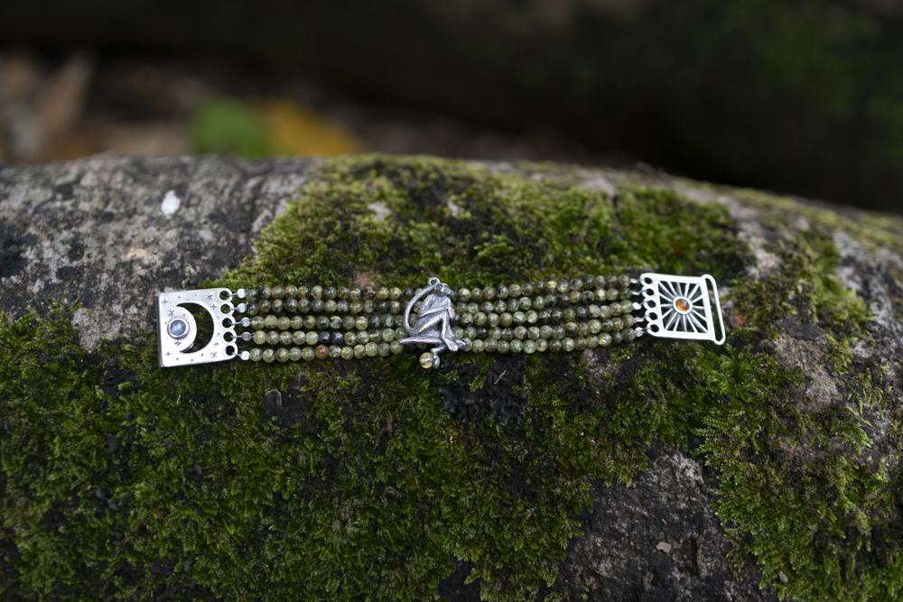 Pulsera Mono Verde en la selva